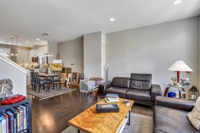 Building Photo - GREAT LOCATION!! Stunning 3BD/3.5BA luxury 4-level townhouse!
