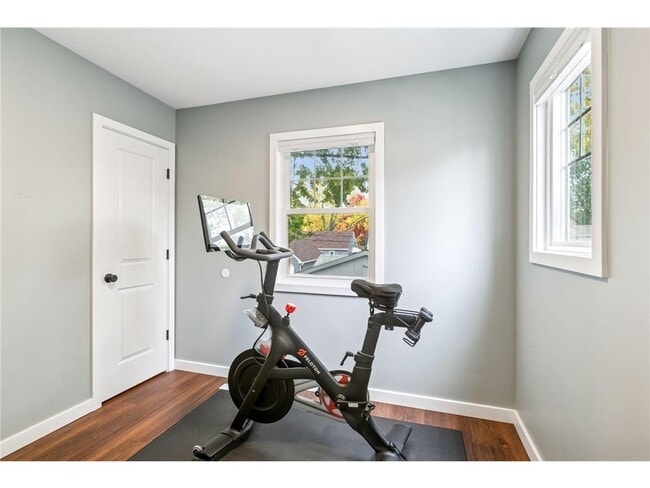 Building Photo - 3040 Hampshire Ave S