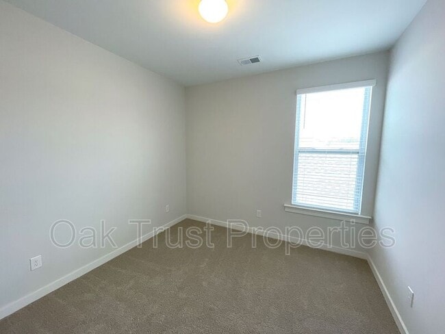 Building Photo - 105 Summer Tanager Dr