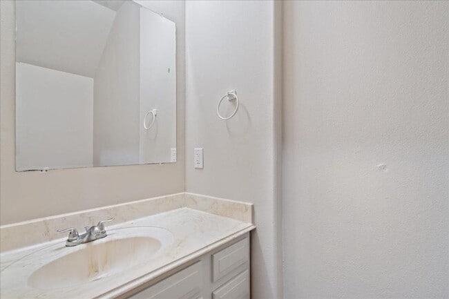 Building Photo - Roomy 4bdr Near NRG