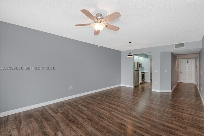 Building Photo - 550 SW 138th Ave