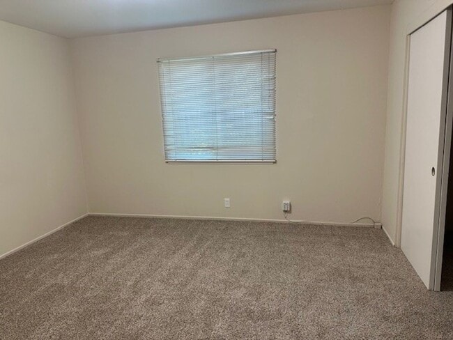 Building Photo - 55-1909