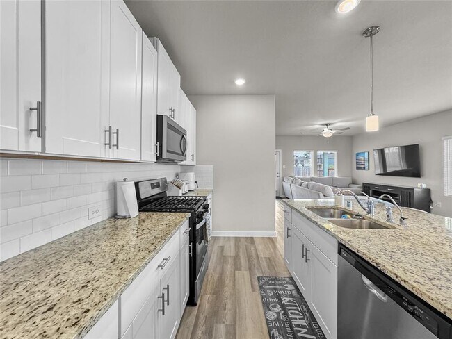 Building Photo - 18602 Etta Pnes Cir