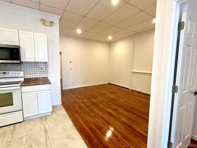 Building Photo - 48 W Main St