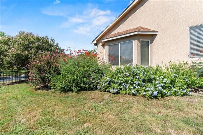 Building Photo - 101 Dandelion Dr
