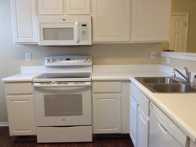 Building Photo - 5 Pasture Pl