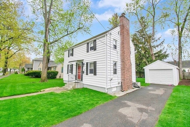 Building Photo - 250 Edendale St