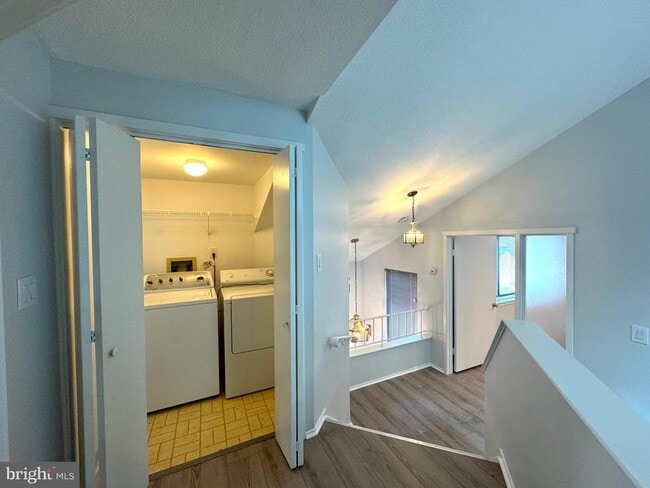 Building Photo - 104 Sayre Dr
