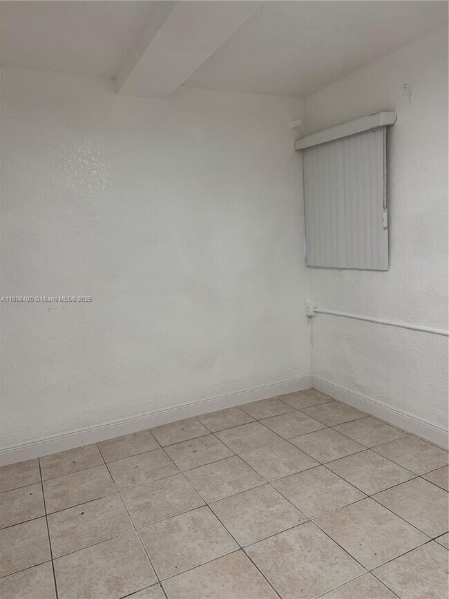 Building Photo - 470 NE 127th St