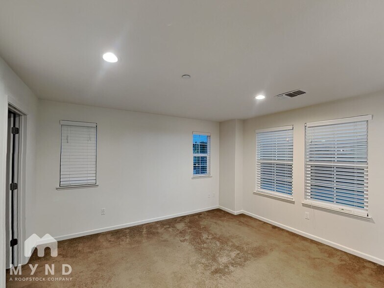 Building Photo - 107 Padua St