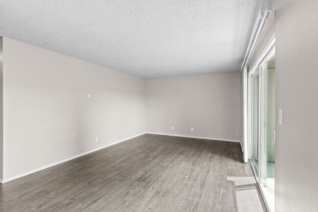 Building Photo - ONE MONTH FREE RENT! 2 bedroom 1 bath in S...