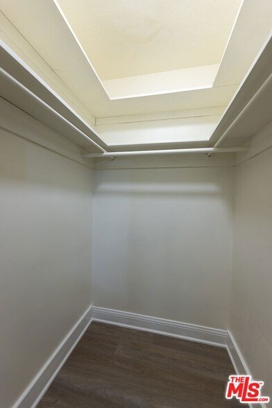 Building Photo - 4360 Kraft Ave