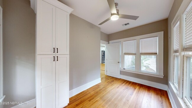 Building Photo - 3918 Herschel St