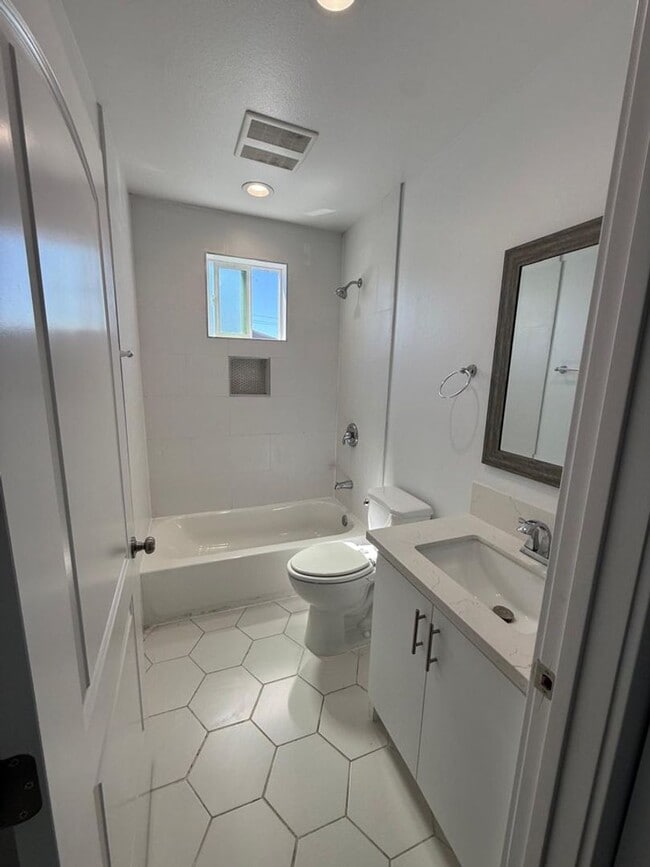 Building Photo - LANFRANCO(3743)