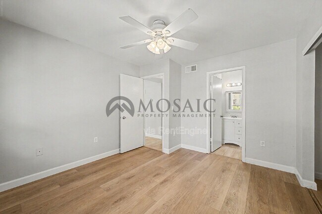 Building Photo - 461 W Holmes Ave