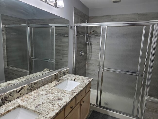 Building Photo - 1545 Thornfield Ln