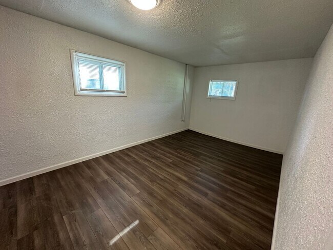 Building Photo - 4 bedroom 1 bath
