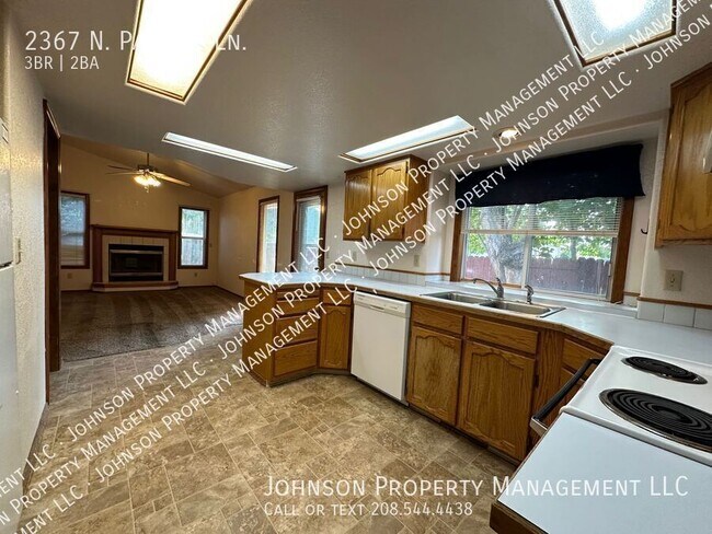 Building Photo - 2367 N Pawnee Ln