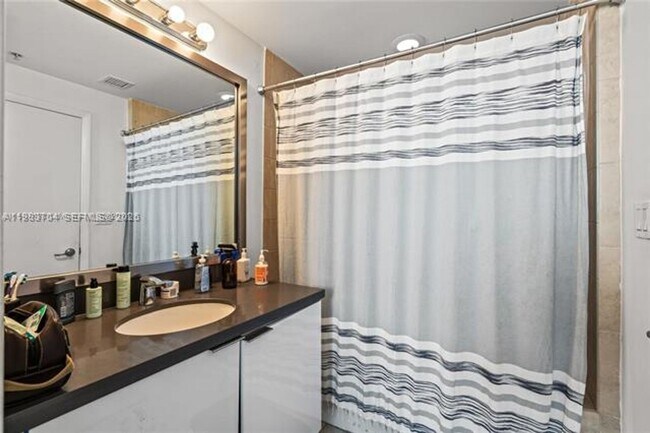 Building Photo - 90 SW 3rd St