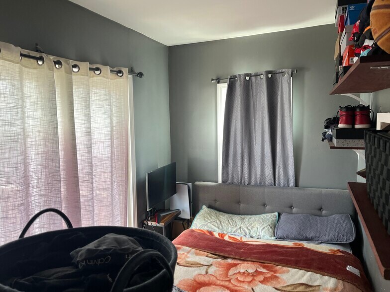 bedroom 3 - 3631 N Kimball Ave