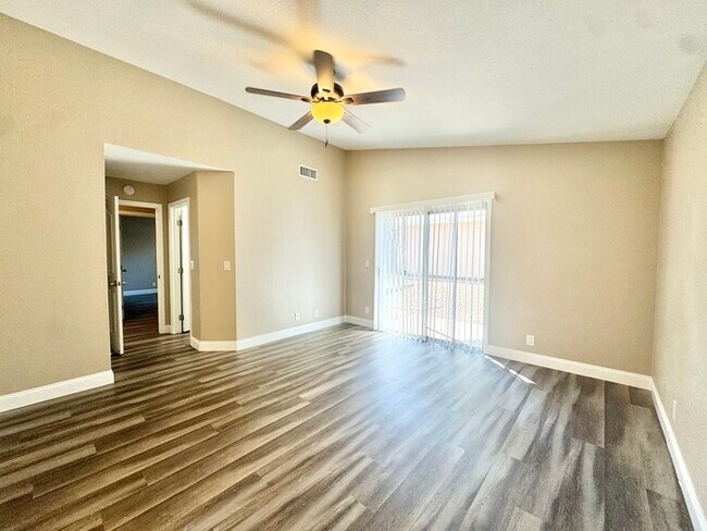 Building Photo - Three Bedroom, Two Bath Home in Citrus Hei...