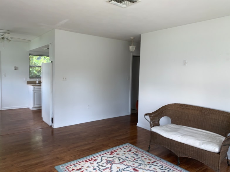 Building Photo - 627 92nd Ave N