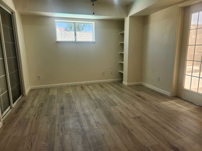 Building Photo - Laughlin Estates Custom Built Pool Home