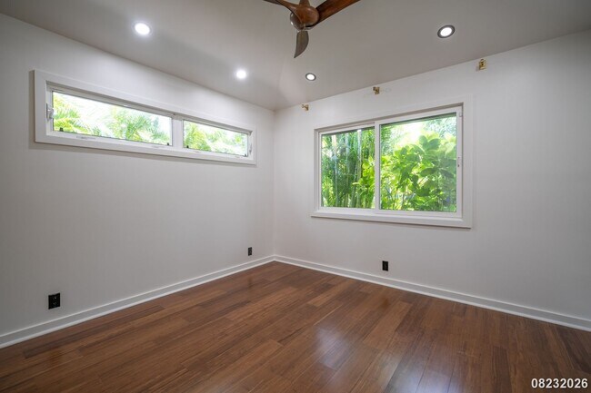 Building Photo - 427 Akoakoa Pl