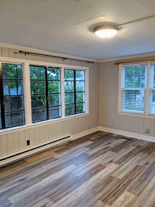 Building Photo - Fabulous Black Mountain Location!