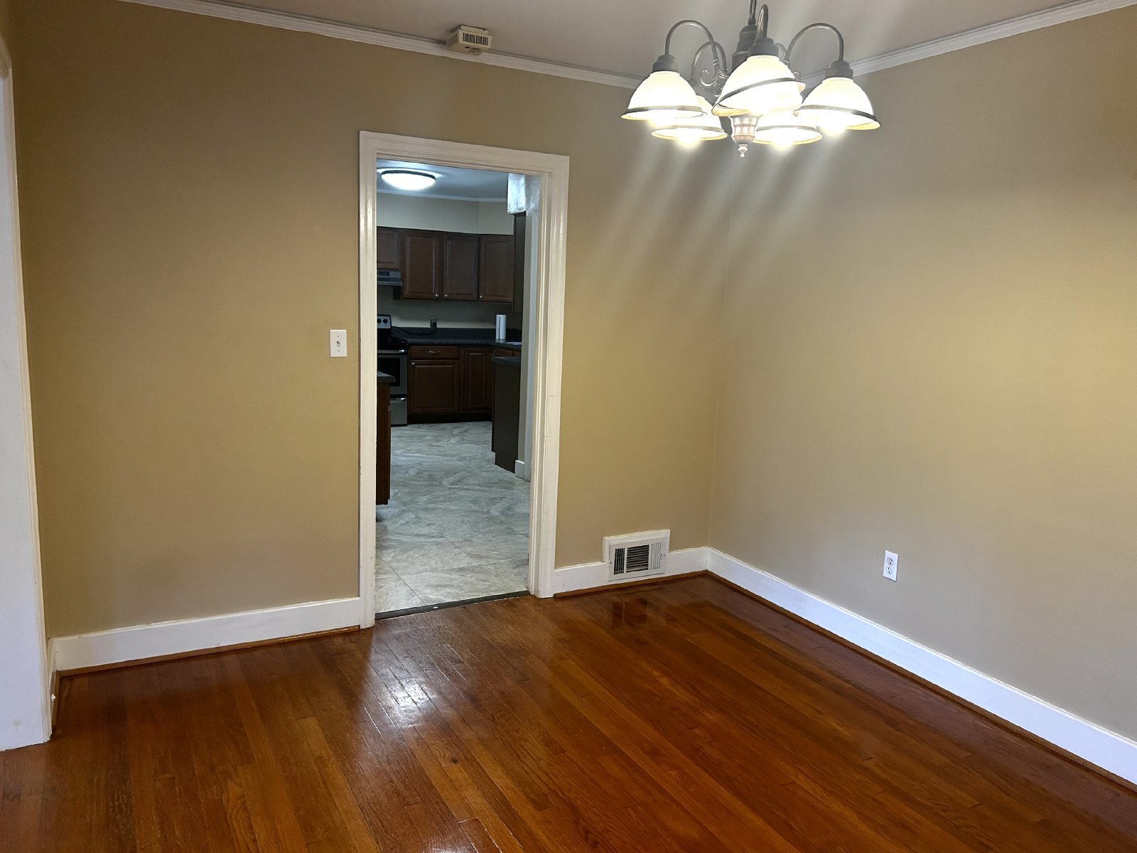 Dining Room 2 - 2919 Henry St