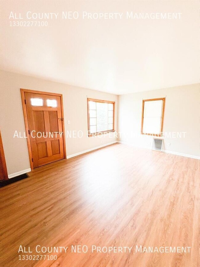 Building Photo - 106 Selden Ave