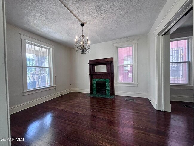 Building Photo - 215 W Rio Grande Ave