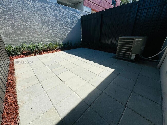 Building Photo - 2940 W Flagler St