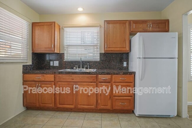 Building Photo - 5183 Marlborough Dr