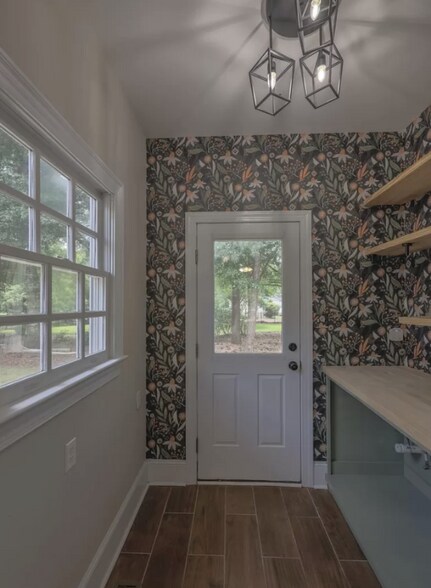 Building Photo - 301 Red Fox Run Dr