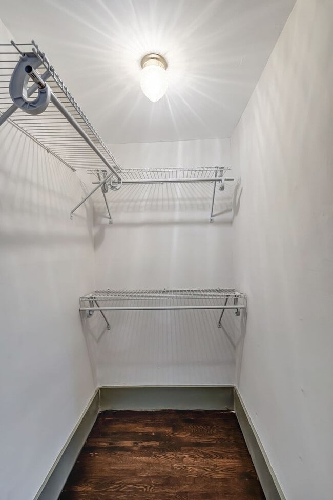 Building Photo - Charming Bungalow with 1 Bedroom Plus Office, Fenced Yard and Pet Friendly in East Nashville