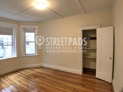 Building Photo - bedroom in Boston MA 02215