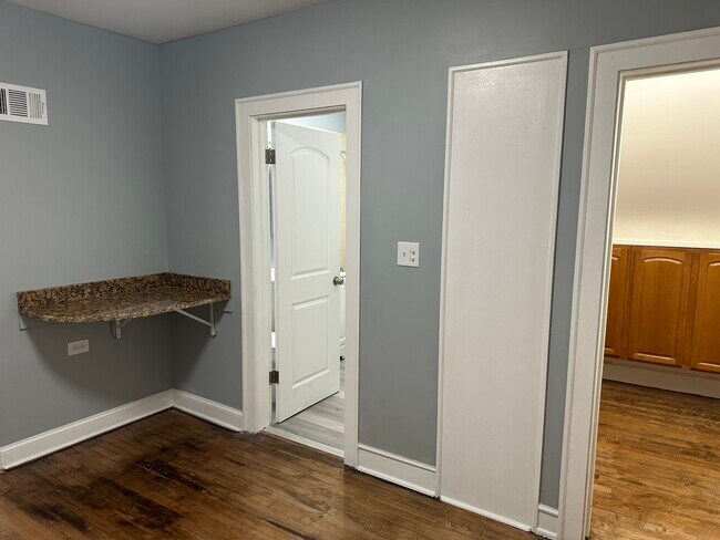 Building Photo - 12052 S La Salle St