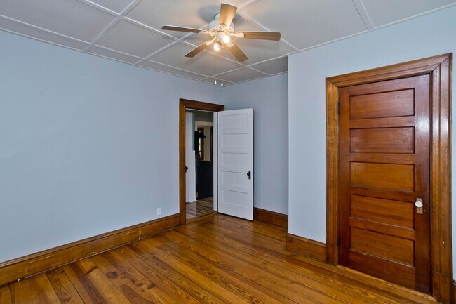 Building Photo - 33 Noble St