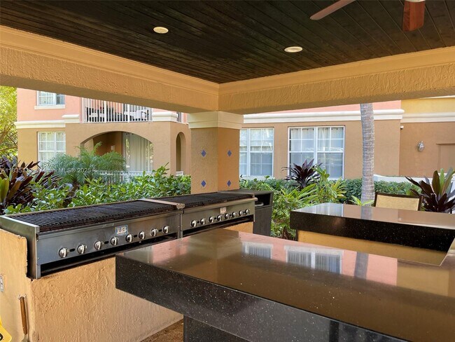 Building Photo - 19501 E Country Club Dr