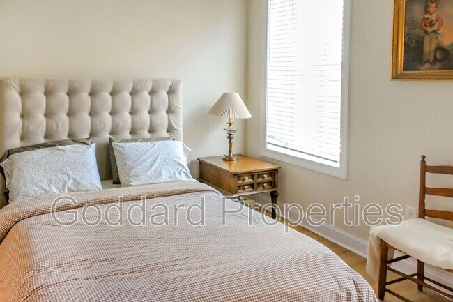 Building Photo - 907 Stiles St