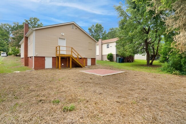 Building Photo - Freshly Updated 3 Bed, 2 Bath Home in Prim...