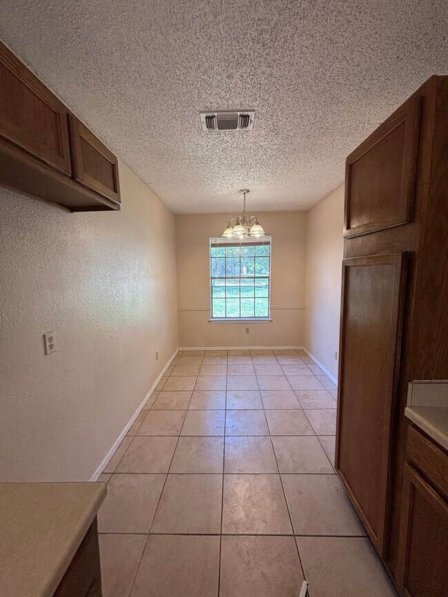 Building Photo - 7601-7603 Silveridge Dr
