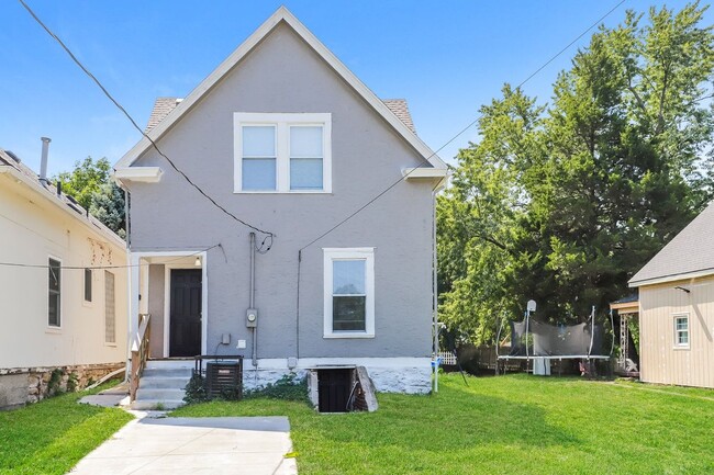 Building Photo - 2316 Delavan Ave