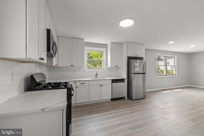 Building Photo - 615 Fairmount Dr