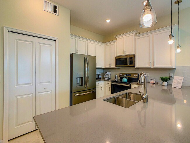 Building Photo - 705 Ocean Course Ave