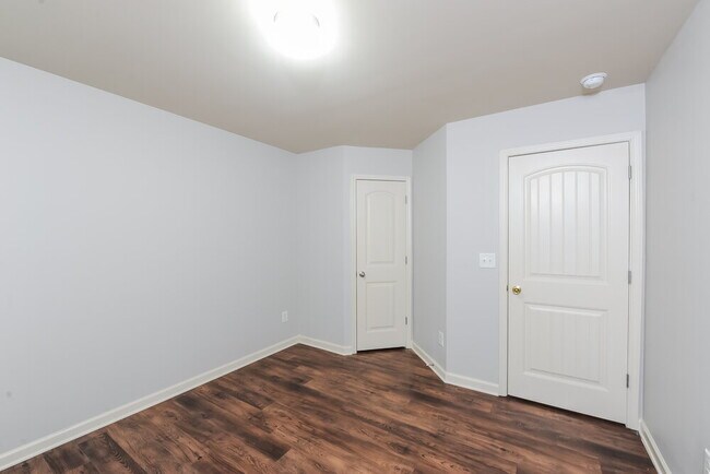 Building Photo - 153 August W Way