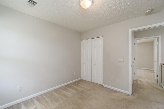 Building Photo - 5765 Ridge Stone Way
