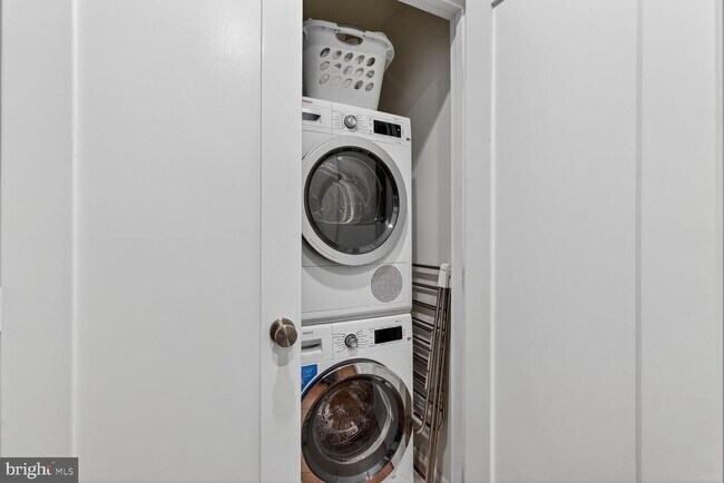 Building Photo - 5908 17th St NW