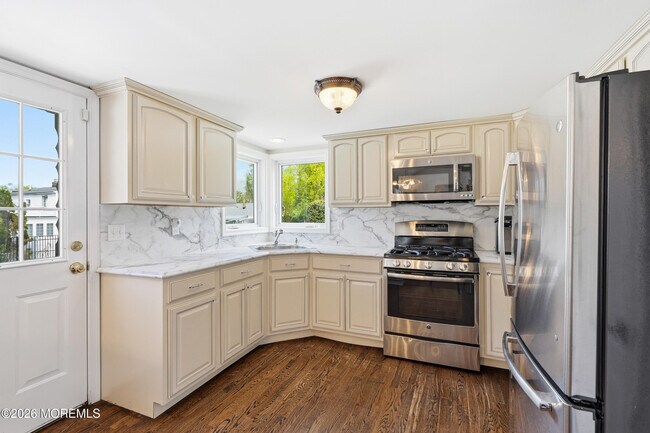 Building Photo - 4 Cheryl Dr